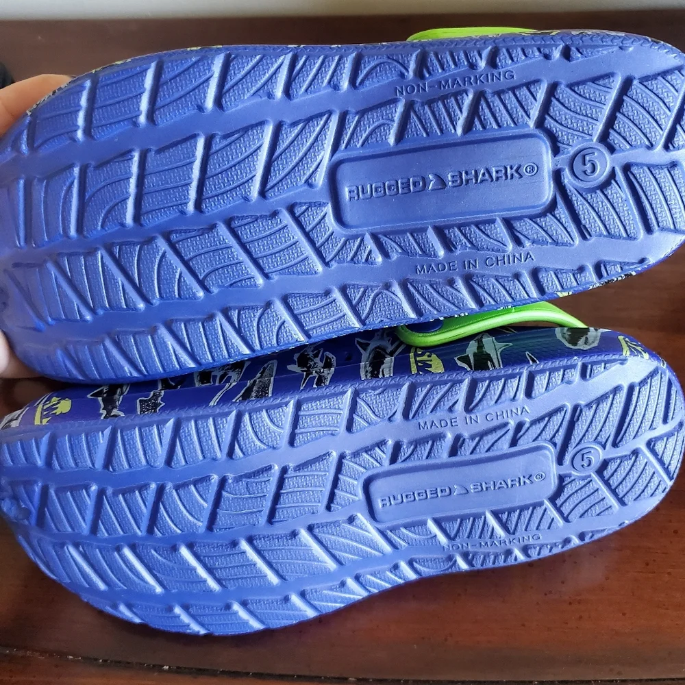 NWT‎ Rugged Shark Big Boys EVA Swivel Strap Clogs Size 5 Blue Green